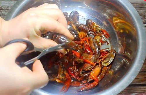 飯店蒜蓉小龍蝦為啥好吃？大廚教你正宗做法，原來要放這些調(diào)料